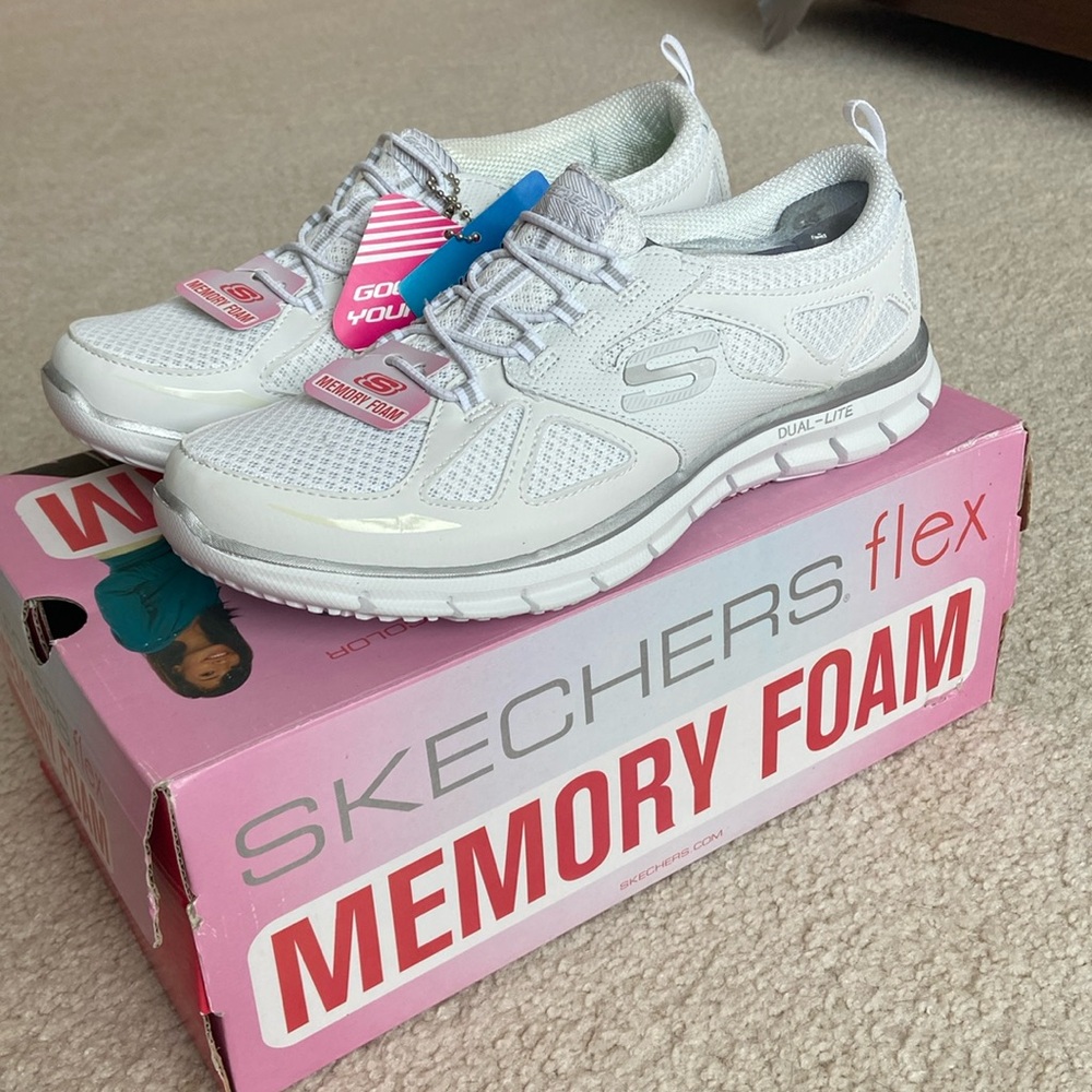 Skechers Glider-Lynx Flex Memory Foam Sneakers
